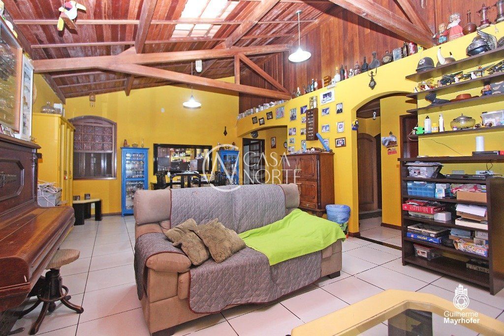 Casa à venda com 3 quartos, 381m², 1 suíte, 4 vagas, Rua Doutor Pereira Neto no bairro Tristeza em Porto Alegre