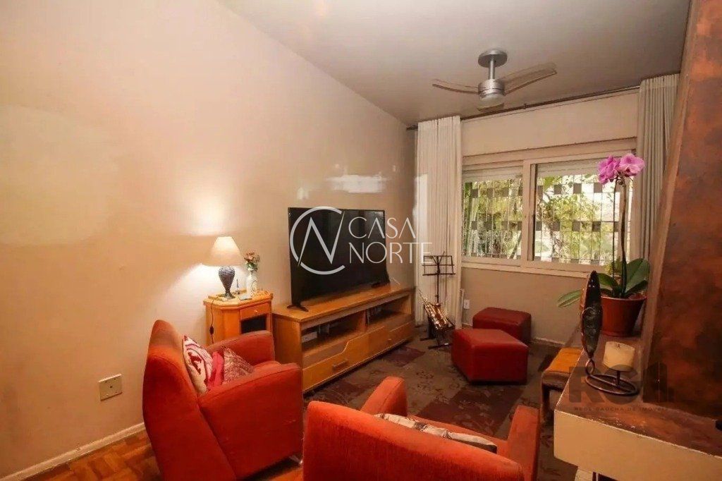 Casa à venda com 3 quartos, 129m², 2 vagas, Rua General Gomes Carneiro no bairro Medianeira em Porto Alegre