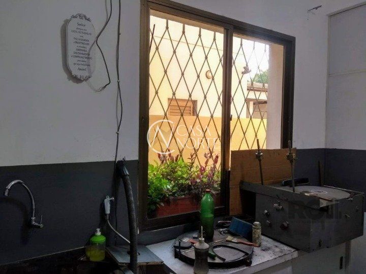 Casa Comercial à venda  com 550m², Avenida Teresópolis no bairro Teresópolis em Porto Alegre