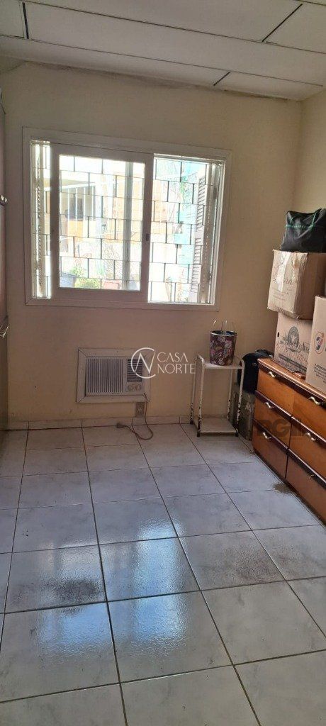 Casa à venda com 4 quartos, 117m², 2 vagas, Rua José Viero no bairro Rubem Berta em Porto Alegre