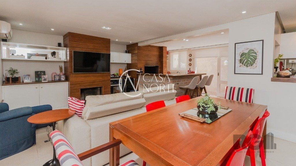 Casa de Condomínio à venda com 3 quartos, 249m², 1 suíte, 4 vagas, Rua Conde da Figueira no bairro Vila Jardim em Porto Alegre