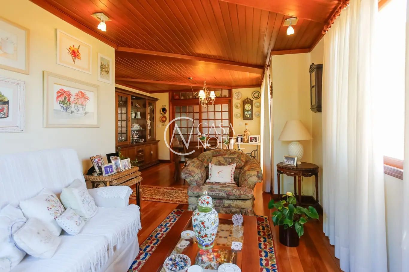 Casa à venda com 3 quartos, 297m², 1 suíte, 2 vagas, Rua Dona Paulina no bairro Tristeza em Porto Alegre