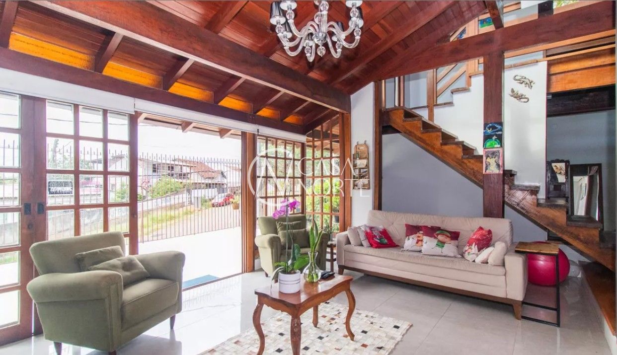 Casa à venda com 3 quartos, 208m², 2 suítes, 3 vagas, Avenida Deputado Aramy Silva no bairro Teresópolis em Porto Alegre