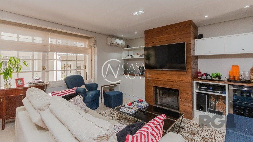 Casa de Condomínio à venda com 3 quartos, 249m², 1 suíte, 4 vagas, Rua Conde da Figueira no bairro Vila Jardim em Porto Alegre