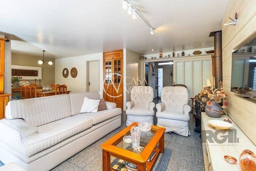 Casa à venda com 4 quartos, 235m², 1 suíte, 2 vagas, Rua Placido de Castro no bairro Azenha em Porto Alegre