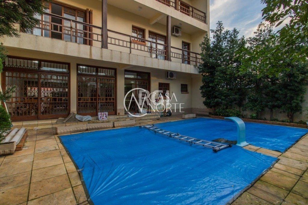 Sobrado à venda com 5 quartos, 499m², 3 suítes, 4 vagas, Rua Senegal no bairro Vila Ipiranga em Porto Alegre