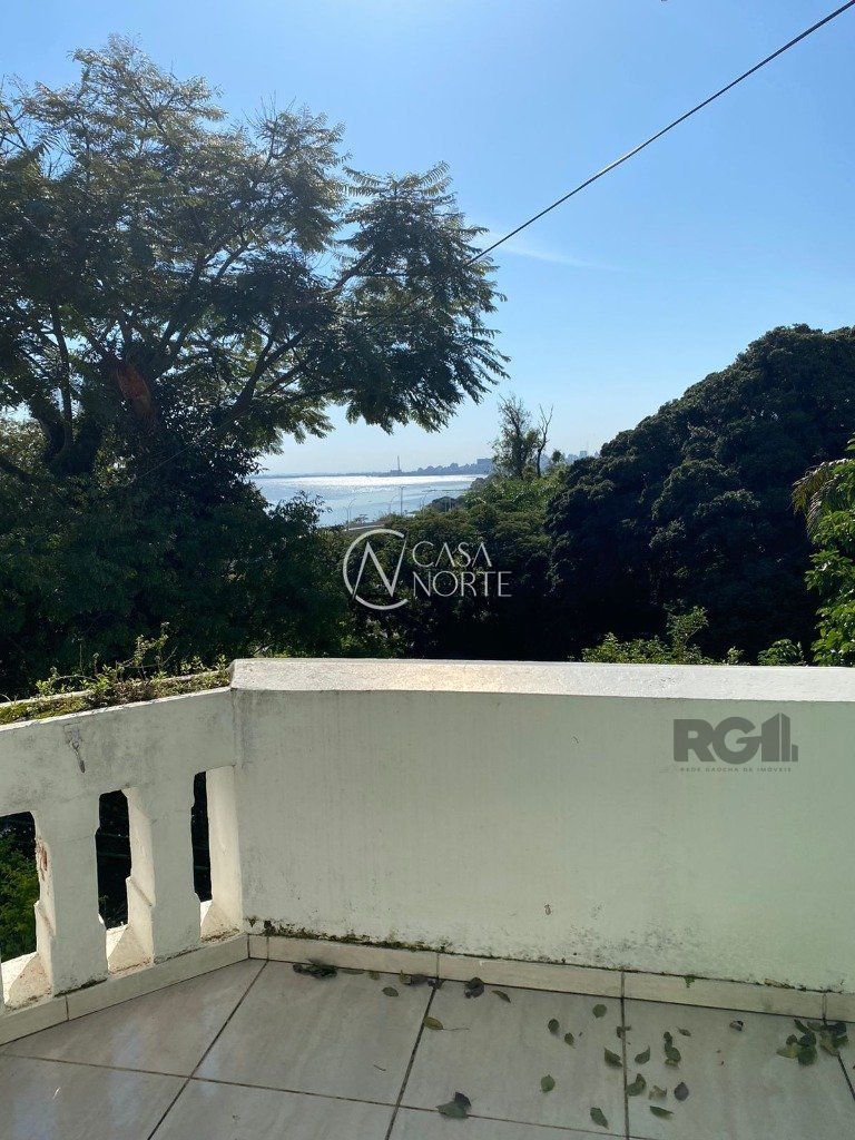 Casa à venda com 4 quartos, 408m², Avenida Taquary no bairro Cristal em Porto Alegre