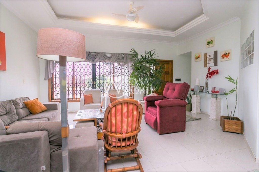 Casa à venda com 3 quartos, 279m², 1 suíte, 4 vagas, Rua Pedro Carneiro Pereira no bairro Teresópolis em Porto Alegre