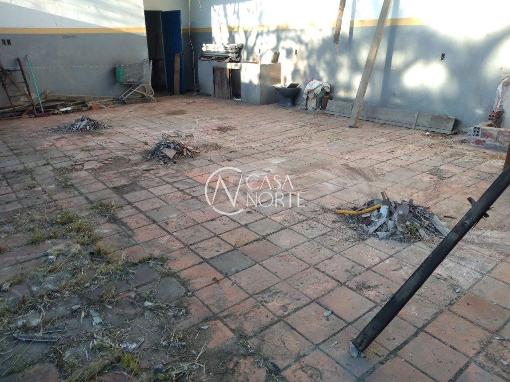 Terreno à venda  com 429m², Rua Miracema no bairro Chácara das Pedras em Porto Alegre
