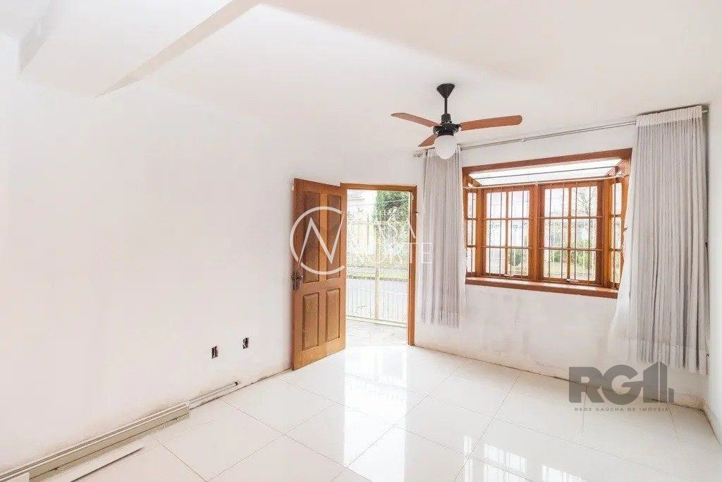 Casa à venda com 3 quartos, 132m², 1 suíte, 2 vagas, Avenida Nestor Valdman no bairro Jardim Itu em Porto Alegre