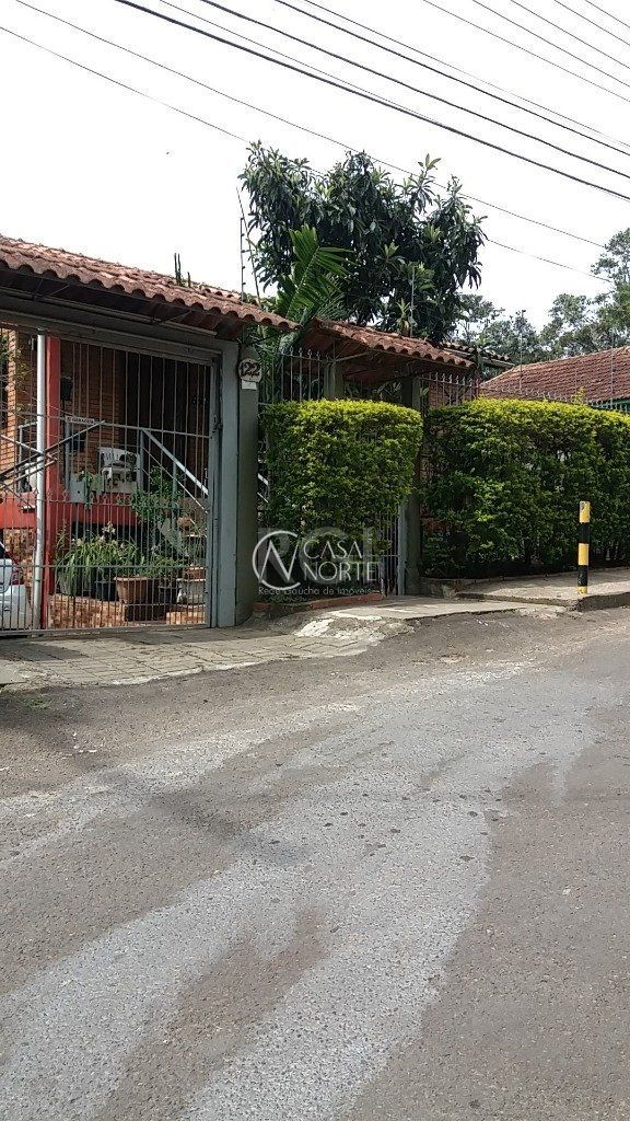 Casa à venda com 3 quartos, 228m², 3 vagas, Rua Aleste Luiz Belocchio no bairro Teresópolis em Porto Alegre