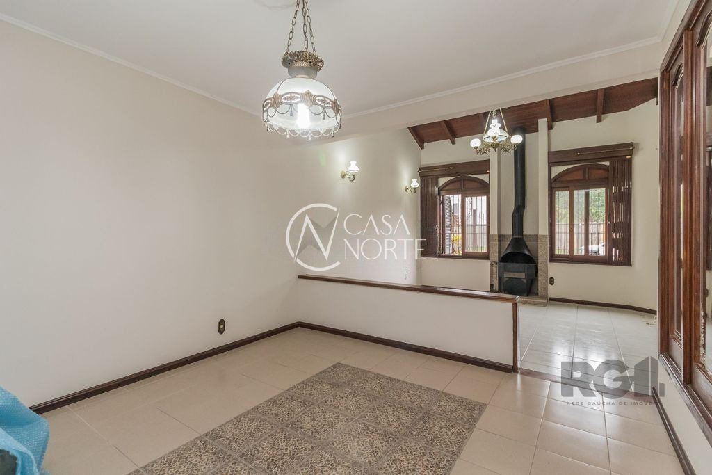 Casa à venda com 5 quartos, 287m², 1 suíte, 4 vagas, Rua Elias Bothome no bairro Jardim Itu em Porto Alegre