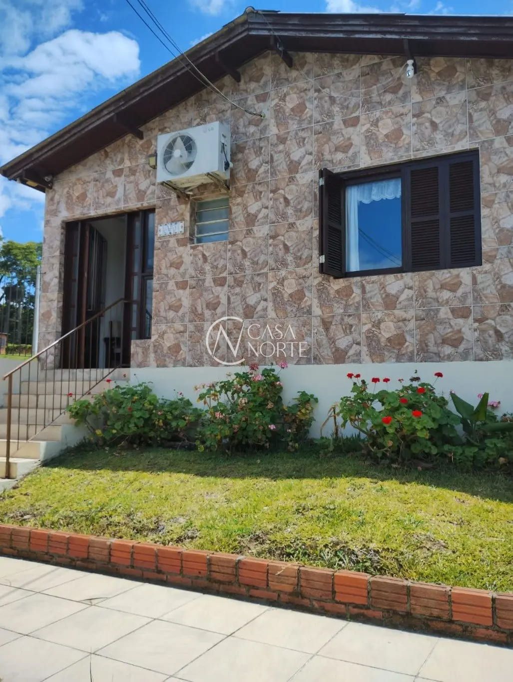 Casa à venda com 3 quartos, 111m², 3 vagas, Rua Siegfried Gunther Fischer no bairro Jardim Botânico em Porto Alegre