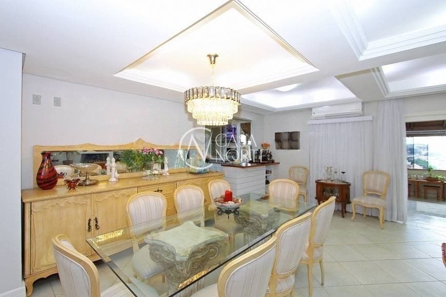 Casa à venda com 4 quartos, 700m², 4 suítes, 6 vagas, Rua Conde da Figueira no bairro Vila Jardim em Porto Alegre