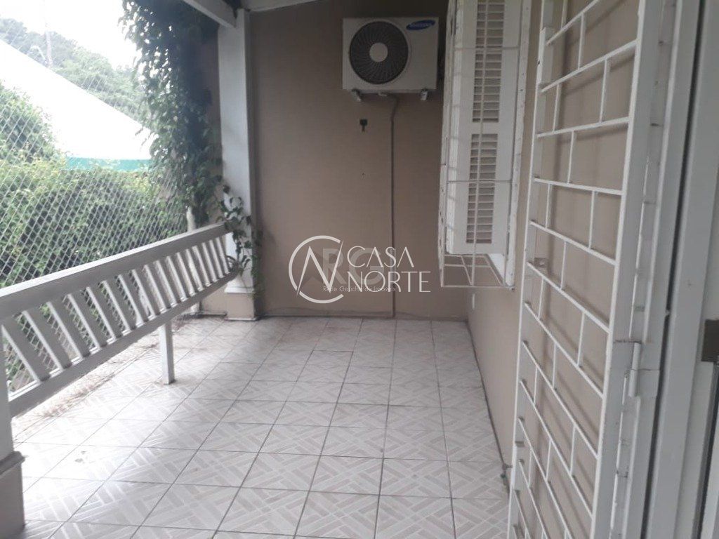 Casa à venda com 2 quartos, 120m², 4 vagas, Avenida Vicente Monteggia no bairro Cavalhada em Porto Alegre