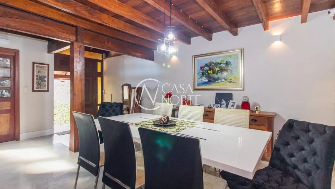 Casa à venda com 3 quartos, 208m², 2 suítes, 3 vagas, Avenida Deputado Aramy Silva no bairro Teresópolis em Porto Alegre