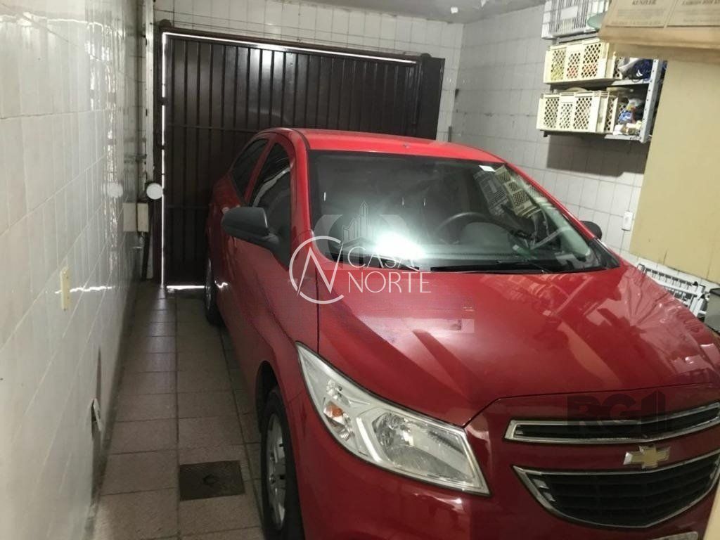 Casa à venda com 3 quartos, 144m², 2 suítes, 1 vaga, Rua Serro Azul no bairro Santa Maria Goretti em Porto Alegre