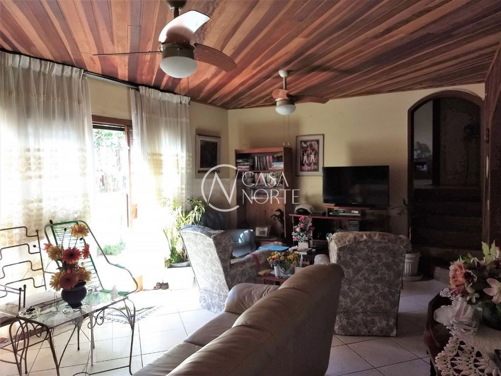 Casa à venda com 4 quartos, 230m², 2 suítes, 3 vagas, Rua General Salvador Pinheiro no bairro Vila Jardim em Porto Alegre