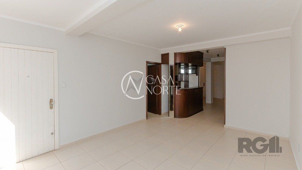 Casa à venda com 4 quartos, 235m², 1 suíte, 4 vagas, Rua Aldrovando Leão no bairro Vila Jardim em Porto Alegre