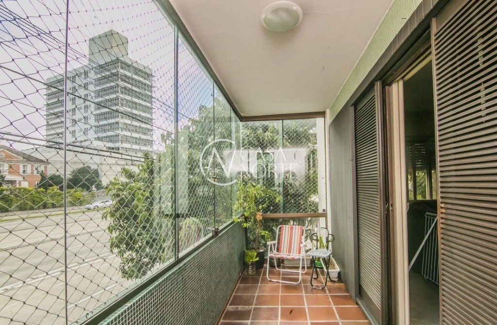 Apartamento à venda com 3 quartos, 192m², 1 suíte, 2 vagas, Avenida Carlos Gomes no bairro Petrópolis em Porto Alegre