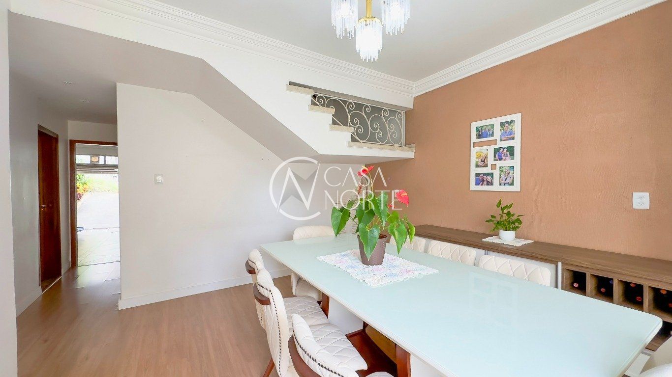 Casa à venda com 3 quartos, 175m², 1 suíte, 3 vagas, Avenida da Azenha no bairro Azenha em Porto Alegre