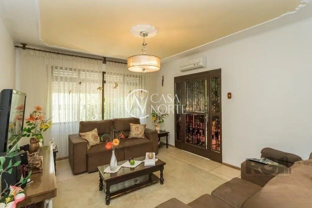 Casa à venda com 3 quartos, 165m², 2 vagas, Rua Podalírio João da Rocha no bairro Jardim Carvalho em Porto Alegre