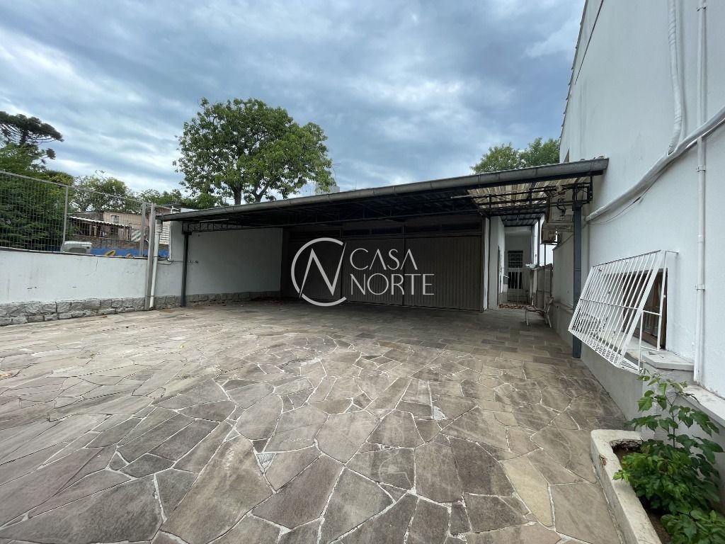 Casa à venda com 6 quartos, 486m², 1 suíte, 5 vagas, Rua João Bonuma no bairro Partenon em Porto Alegre