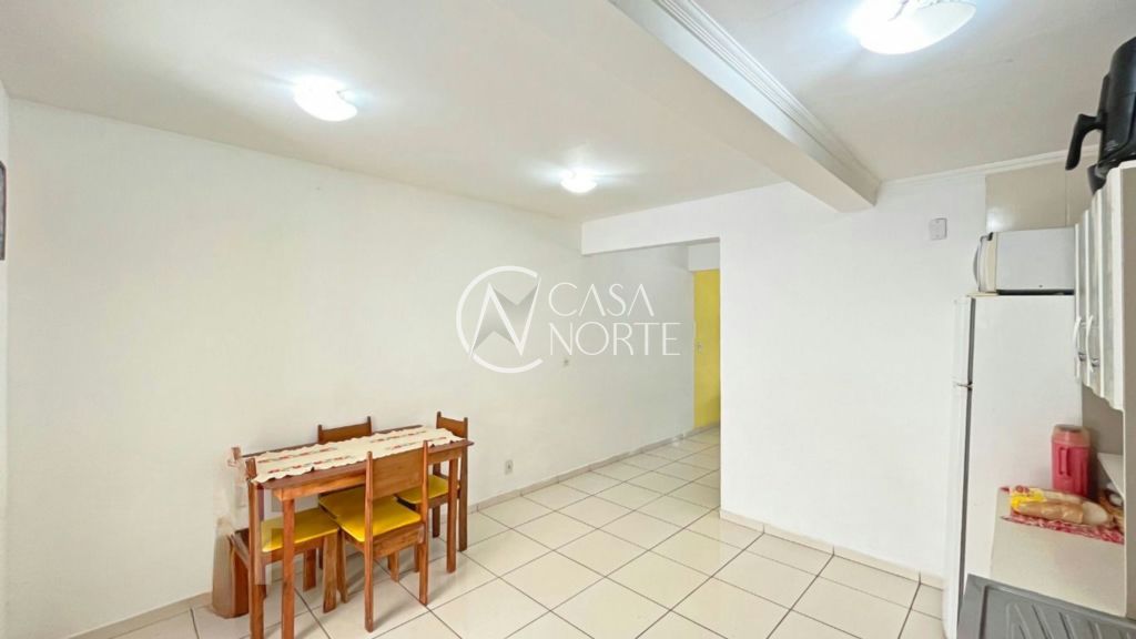 Casa à venda com 2 quartos, 147m², 2 suítes, 2 vagas, Rua Heitor Kramer no bairro Guarujá em Porto Alegre