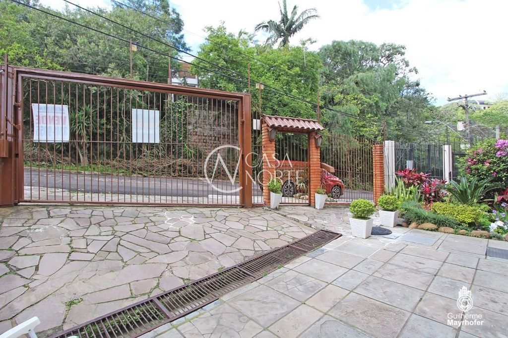 Casa à venda com 3 quartos, 2878m², 1 suíte, 2 vagas, Rua Fernando Osorio no bairro Teresópolis em Porto Alegre