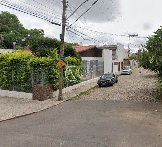 Casa à venda com 4 quartos, 218m², 1 suíte, 2 vagas, Avenida Arnaldo Bohrer no bairro Teresópolis em Porto Alegre