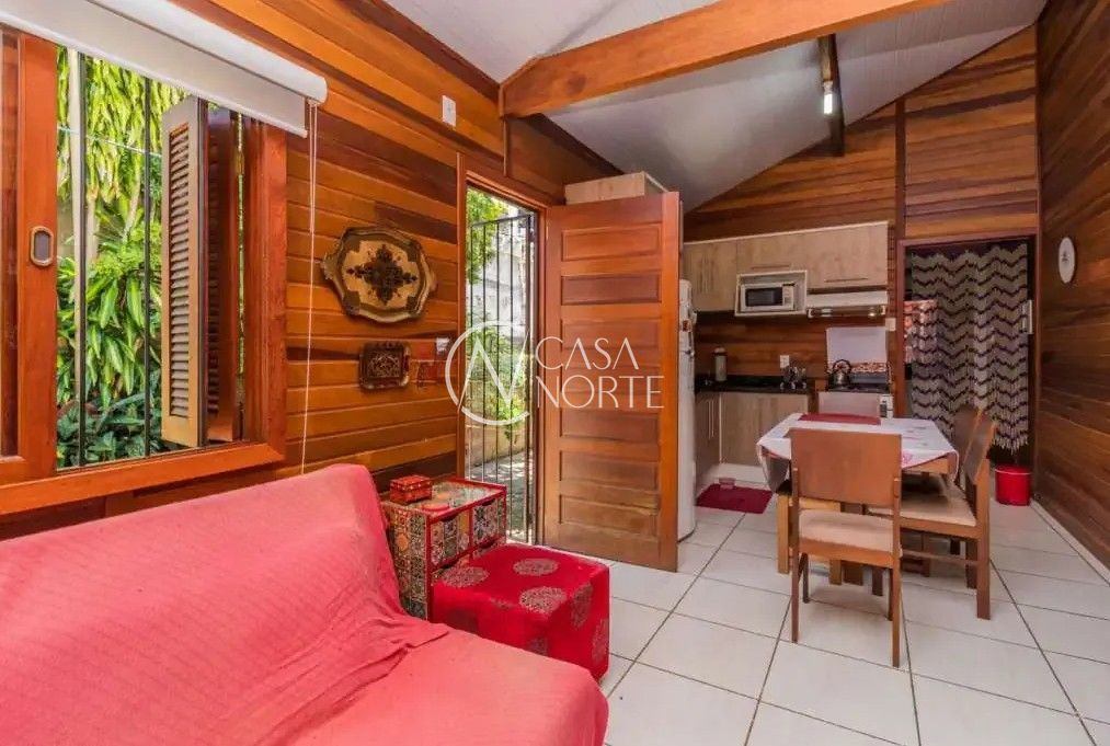 Casa à venda com 4 quartos, 114m², 2 vagas, Rua Padre Teschauer no bairro Glória em Porto Alegre