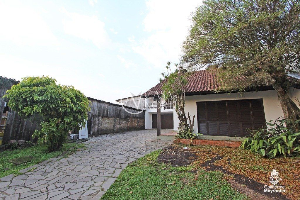 Casa à venda com 4 quartos, 320m², 1 suíte, 3 vagas, Avenida da Cavalhada no bairro Cavalhada em Porto Alegre