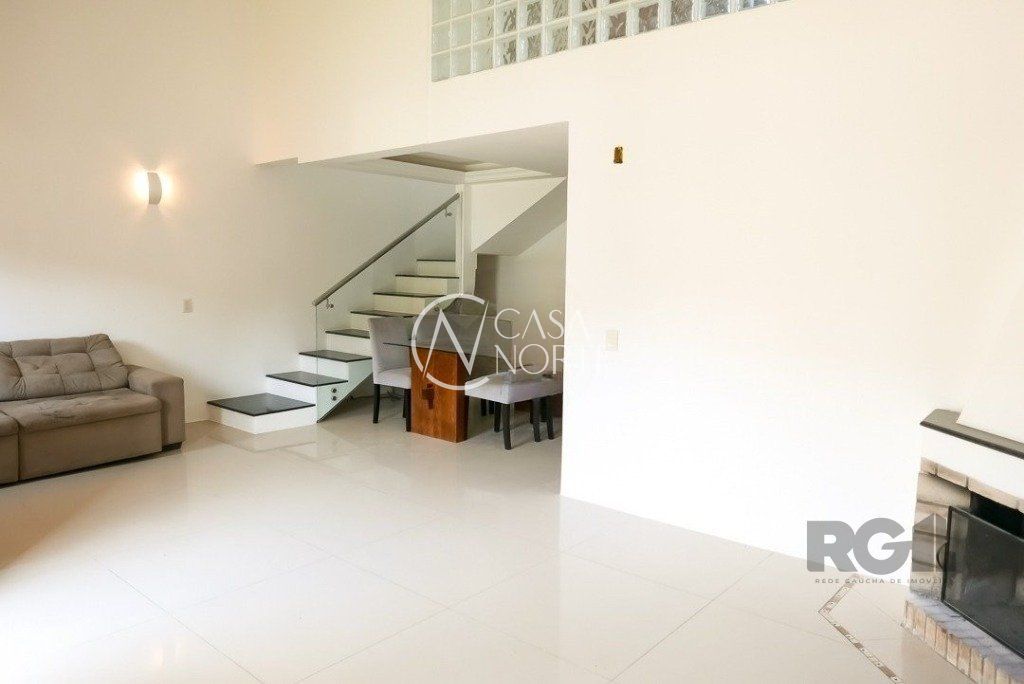 Casa à venda com 3 quartos, 154m², 4 vagas, Rua Pau-Brasil no bairro Hípica em Porto Alegre