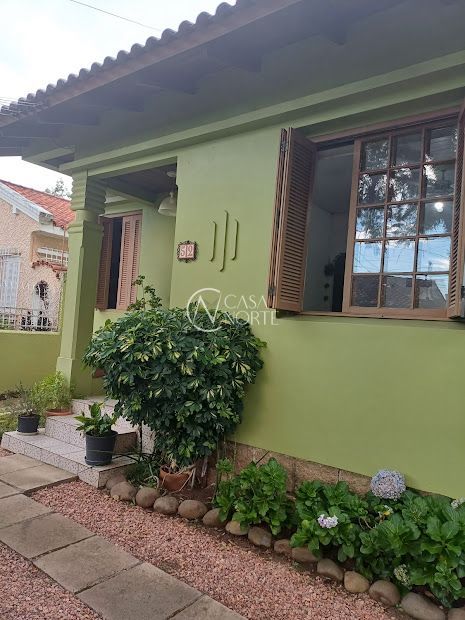Casa à venda com 3 quartos, 120m², 1 suíte, 3 vagas, Rua Pindorama no bairro Teresópolis em Porto Alegre