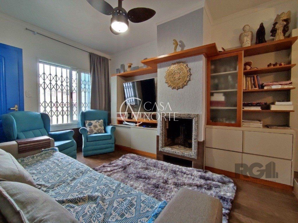 Casa à venda com 4 quartos, 233m², 1 suíte, 3 vagas, Rua Guilherme Alves no bairro Partenon em Porto Alegre