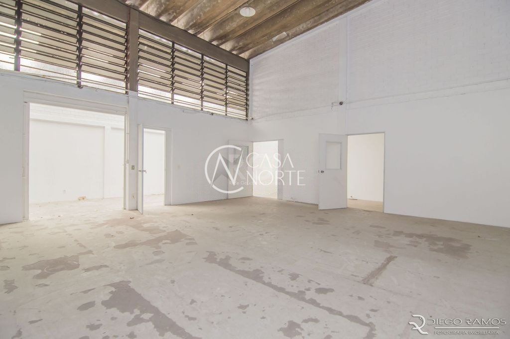 Pavilhão à venda , 270m², 1 vaga, Avenida Madrid no bairro Navegantes em Porto Alegre