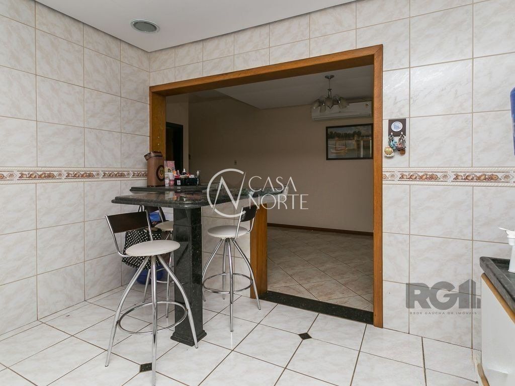 Casa à venda com 3 quartos, 150m², 1 suíte, 2 vagas, Rua Tomé Antônio de Souza no bairro Campo Novo em Porto Alegre