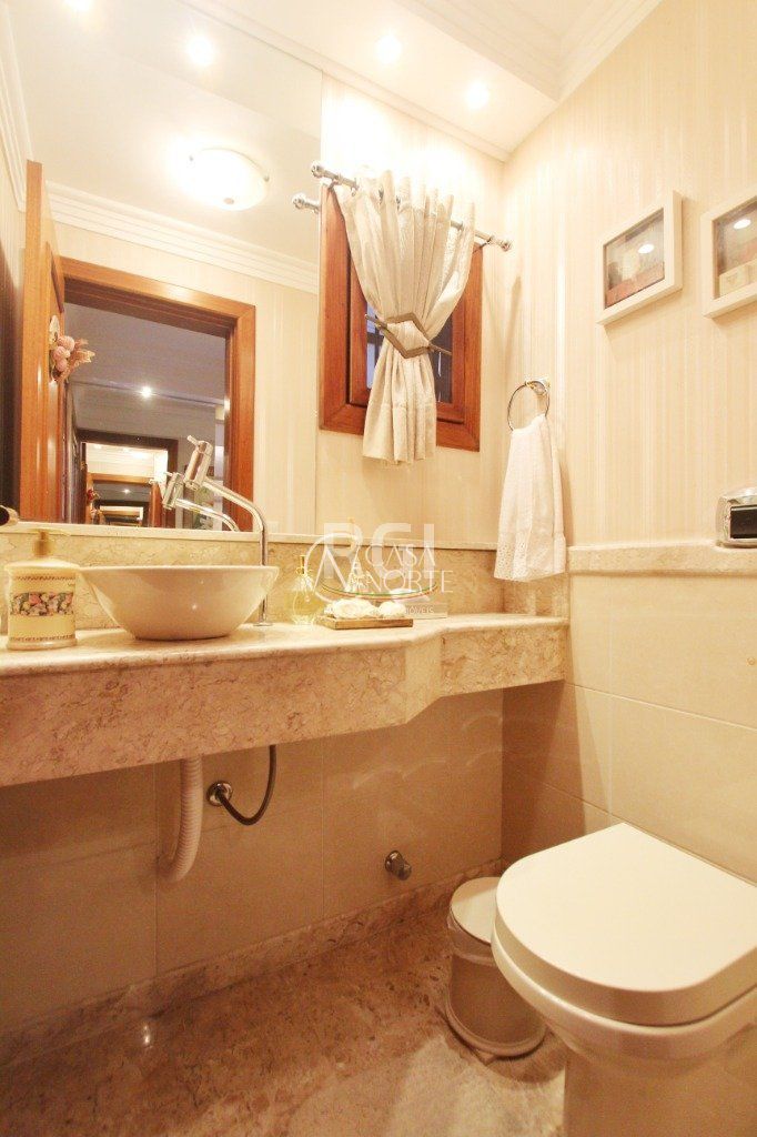 Casa à venda com 3 quartos, 250m², 1 suíte, Rua Fernando Osorio no bairro Teresópolis em Porto Alegre