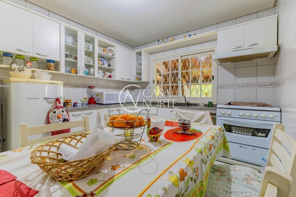 Casa à venda com 3 quartos, 162m², 1 suíte, 2 vagas, Rua Professora Thereza Noronha no bairro Espírito Santo em Porto Alegre