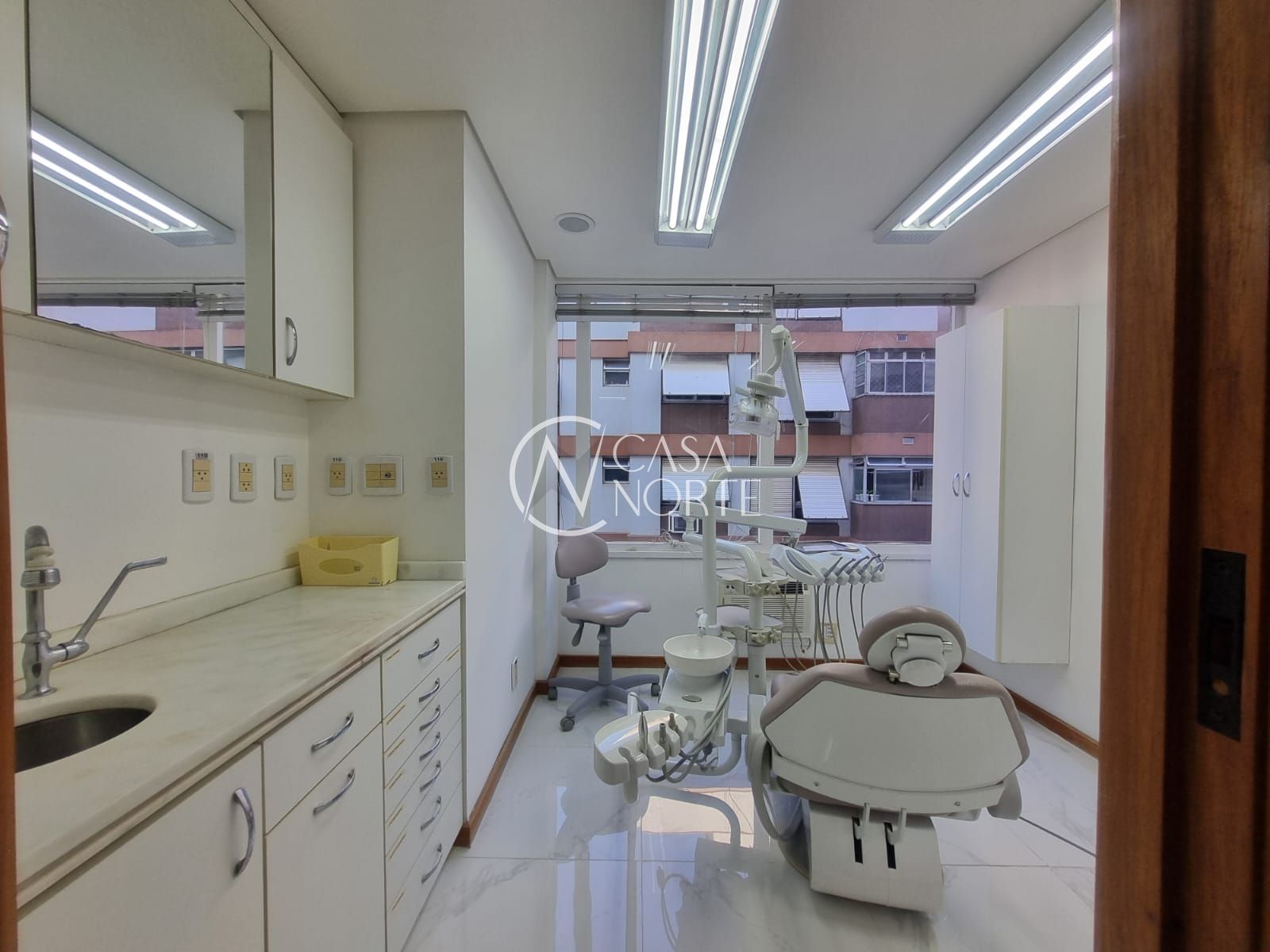 Sala Comercial à venda , 43m², Avenida Getúlio Vargas no bairro Menino Deus em Porto Alegre