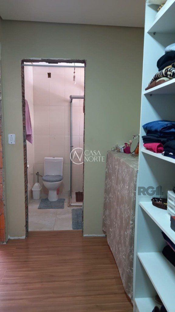 Casa à venda com 4 quartos, 360m², 2 suítes, 2 vagas, Estrada Aracaju no bairro Vila Nova em Porto Alegre