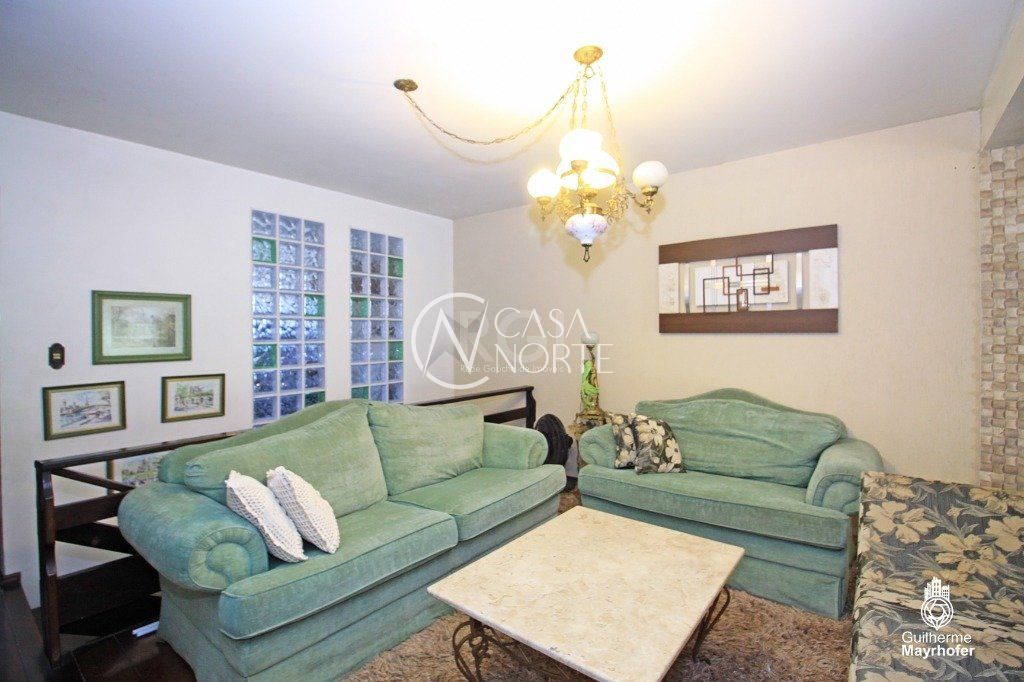 Casa à venda com 3 quartos, 225m², 1 suíte, 4 vagas, Rua João Mora no bairro Camaquã em Porto Alegre