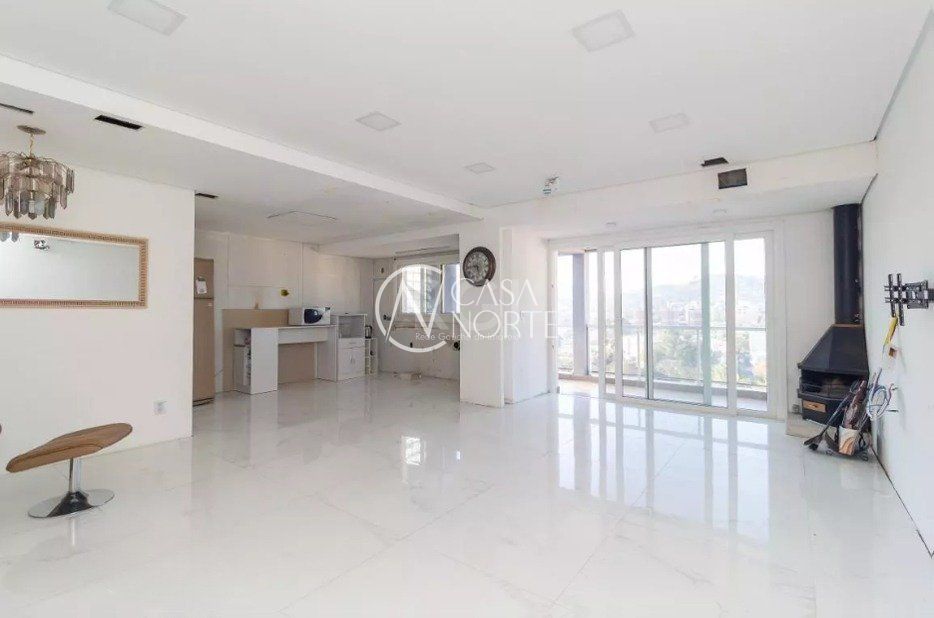 Casa à venda com 5 quartos, 377m², 2 suítes, 3 vagas, Rua Antônio Divan no bairro Teresópolis em Porto Alegre