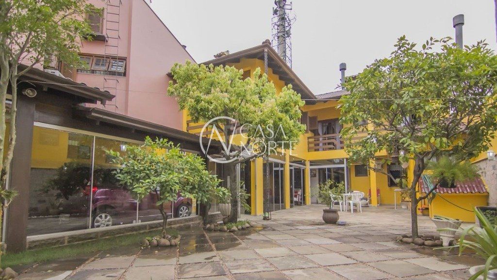 Casa à venda com 3 quartos, 252m², 1 suíte, 3 vagas, Rua Lola de Oliveira no bairro Parque Santa Fé em Porto Alegre
