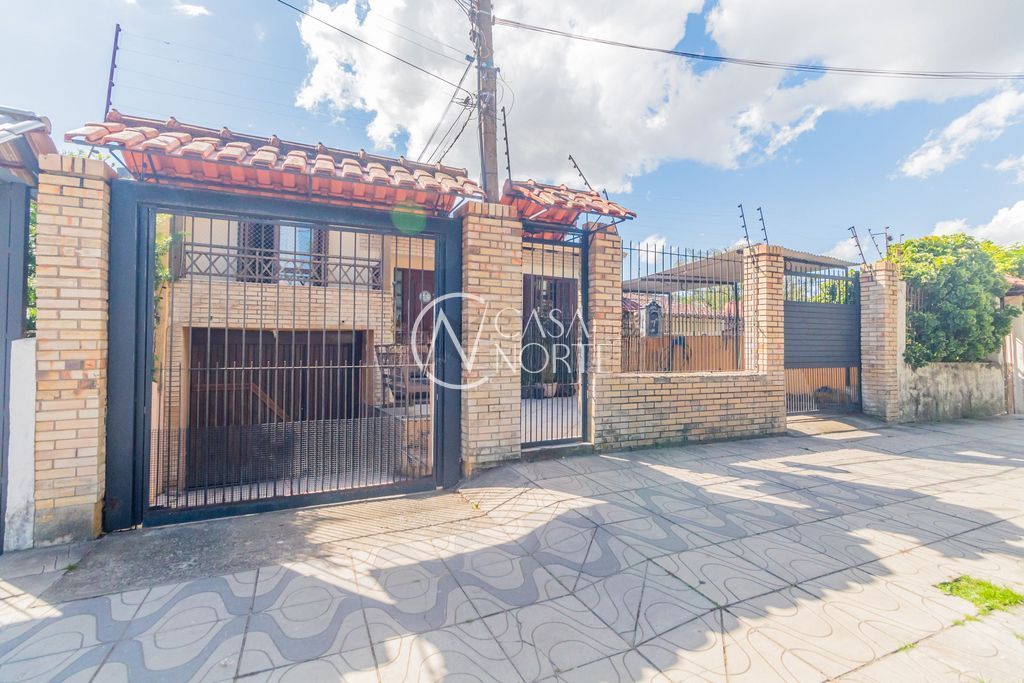 Casa à venda com 4 quartos, 193m², 1 suíte, 3 vagas, Rua Xavier da Cunha no bairro Nonoai em Porto Alegre