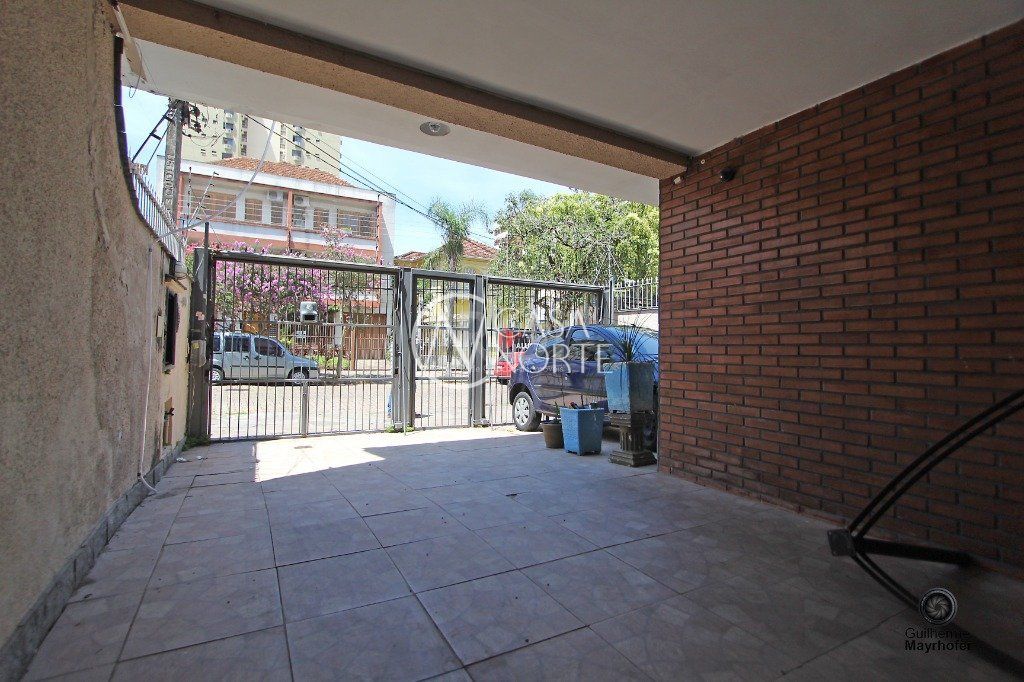 Casa à venda com 6 quartos, 300m², 1 suíte, 3 vagas, Rua Comendador Rodolfo Gomes no bairro Menino Deus em Porto Alegre