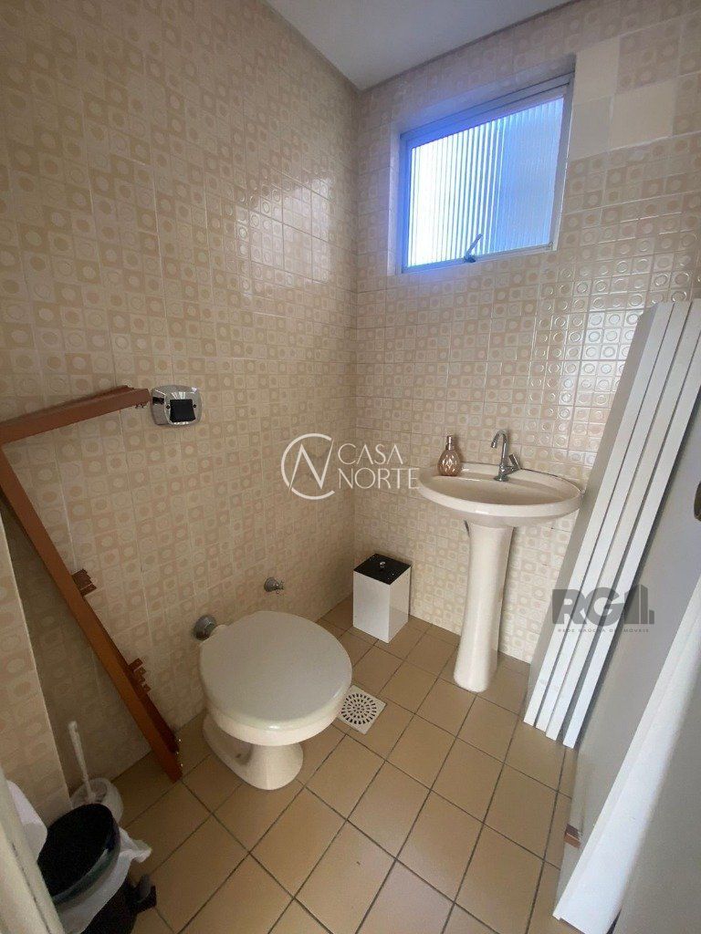 Sala Comercial à venda com 1 quarto, 33m², Avenida Cristóvão Colombo no bairro Moinhos de Vento em Porto Alegre