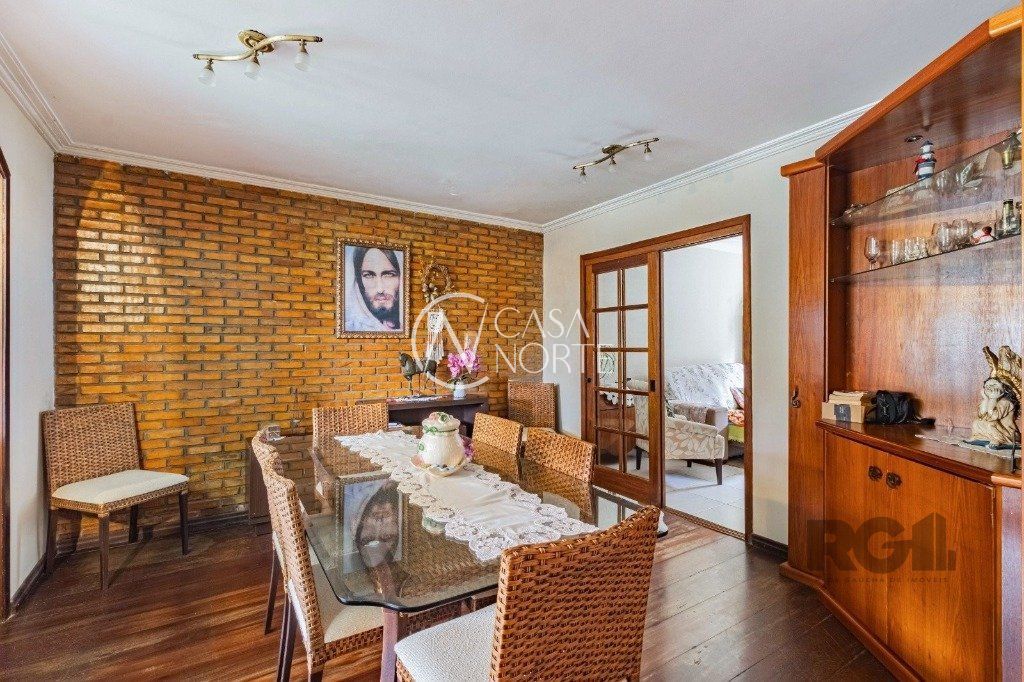 Casa à venda com 3 quartos, 242m², 1 suíte, 2 vagas, Rua dos Guananas no bairro Espírito Santo em Porto Alegre