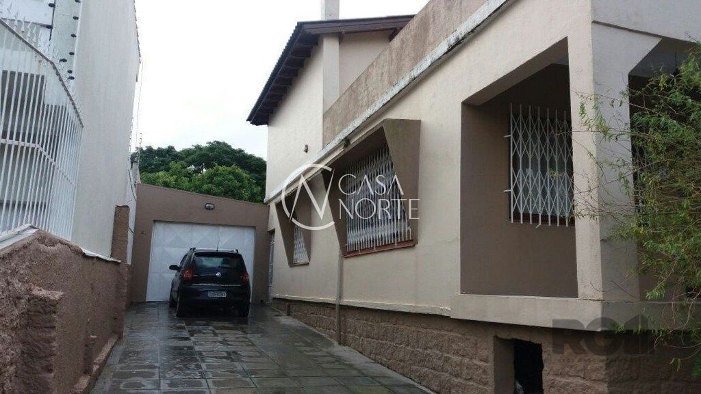 Casa à venda com 3 quartos, 412m², 1 suíte, 4 vagas, Rua Luiz Carniglia no bairro Sarandi em Porto Alegre