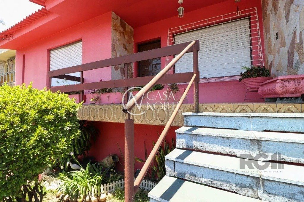 Casa à venda com 3 quartos, 233m², 1 suíte, 3 vagas, Rua Fernando Abbott no bairro Cristo Redentor em Porto Alegre